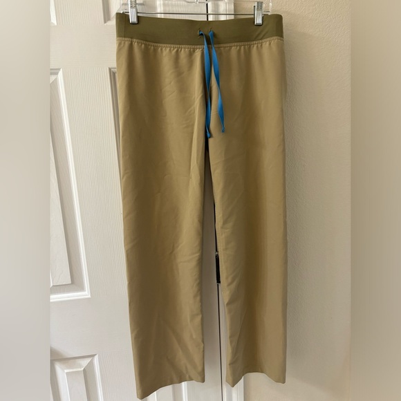 Figs scrub pants small/petite *LIMITED EDITION STYLE*different color than photo* - Picture 2 of 11